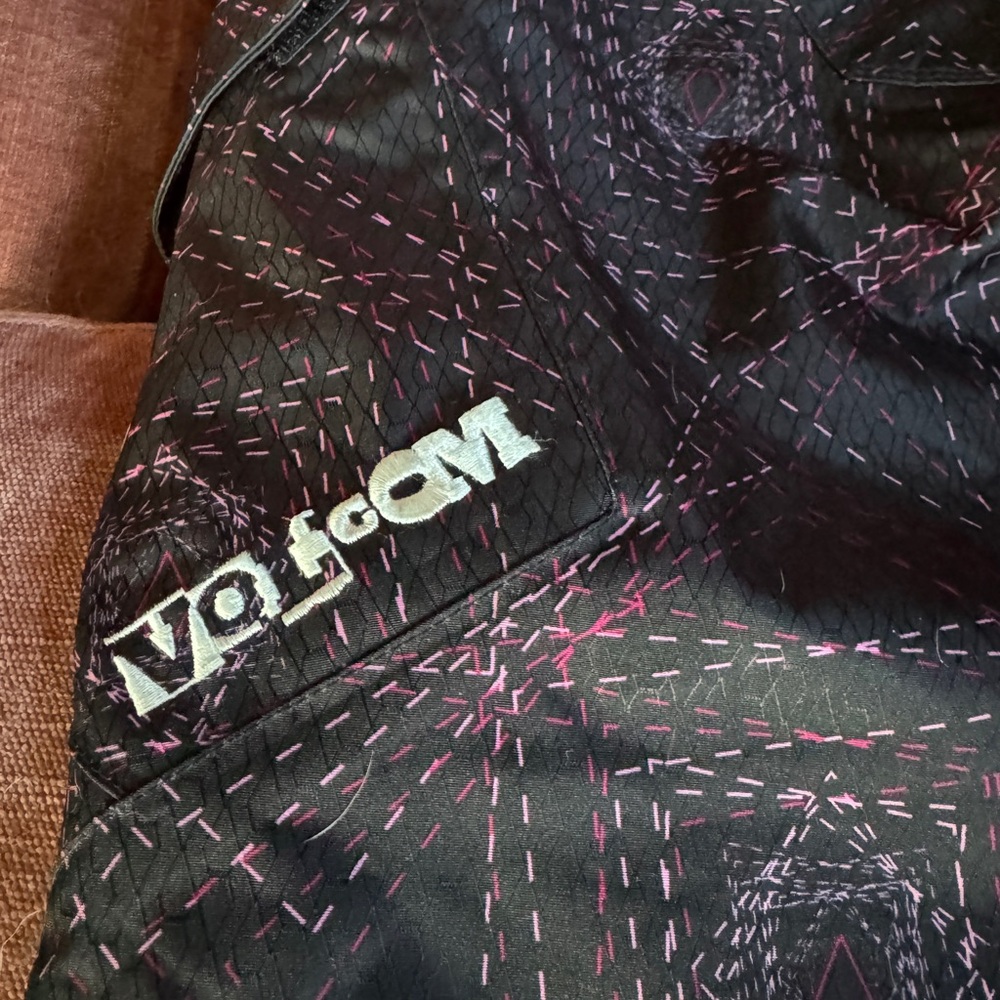 Volcom Nimbus Black & Pink /Purple Abstract Patterned Snow Pants - Picture 5 of 6